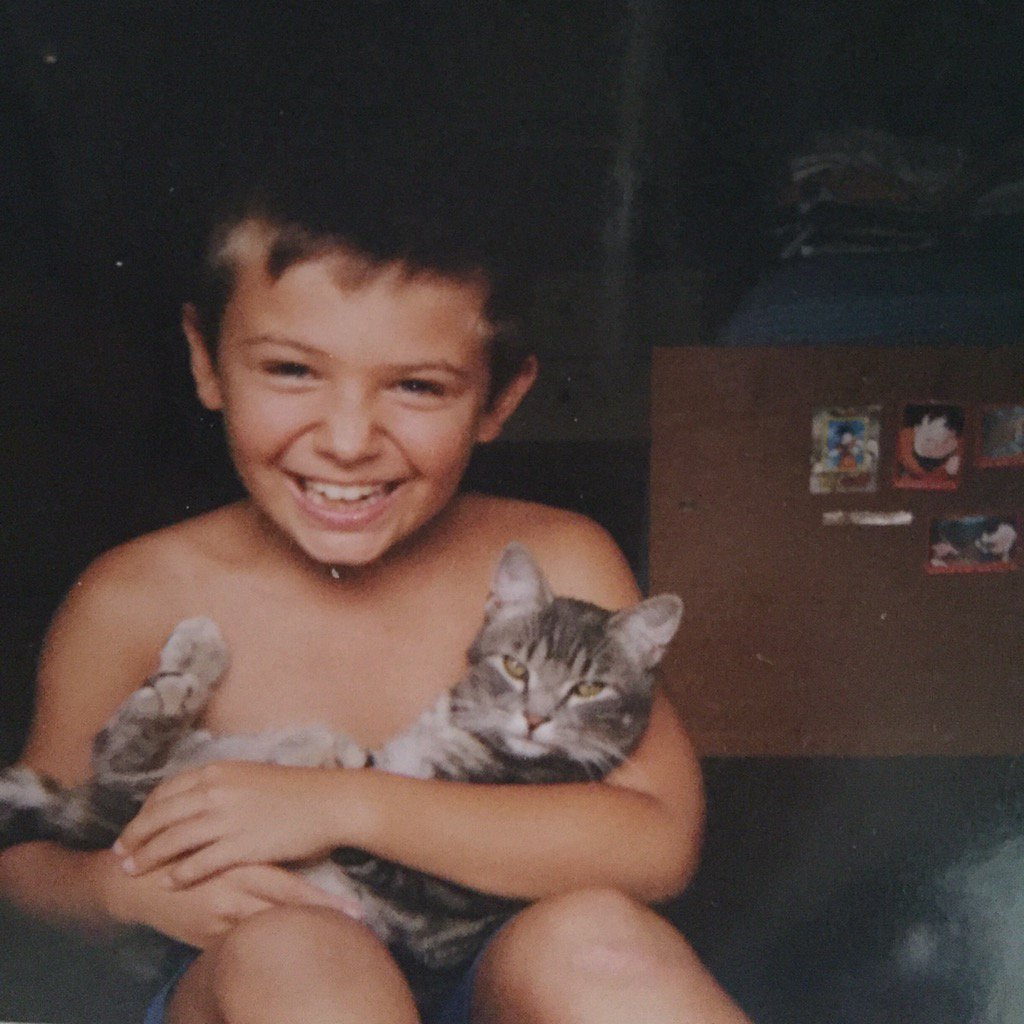 fedefederossi's tweet photo. Io da piccolino con il mio gatto Fiocco https://t.co/82JC7SRI3p