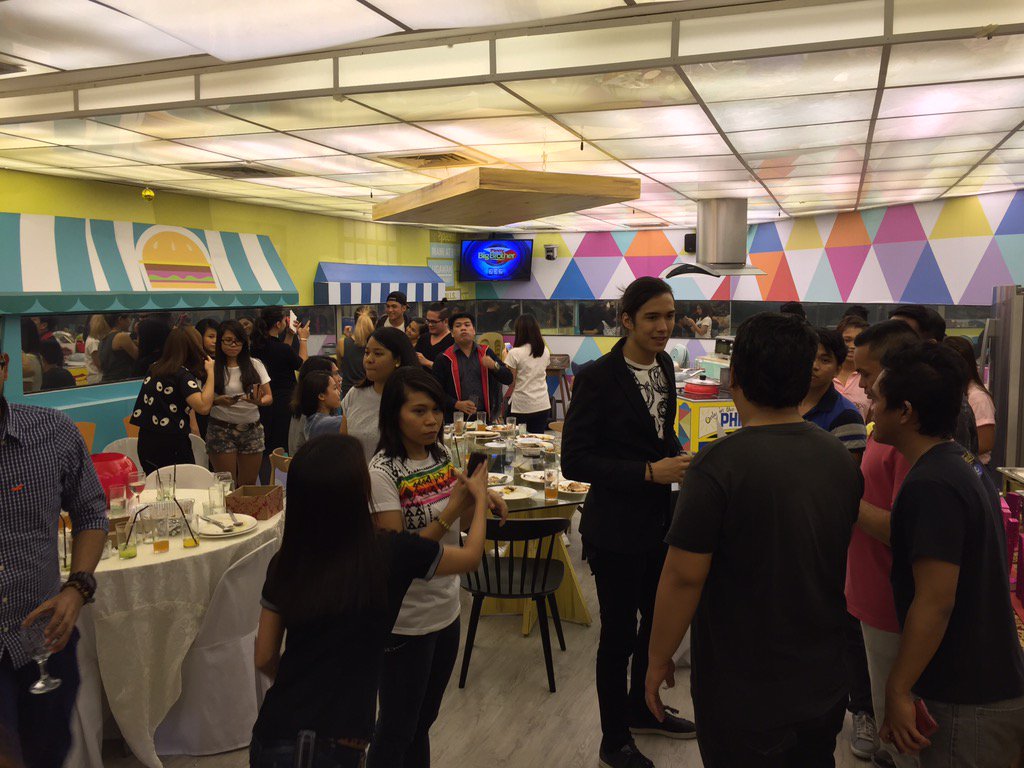 PBBabscbn's tweet photo. Now happening: Thanksgiving party sa bahay ni Kuya :) https://t.co/1XJm02cPuW