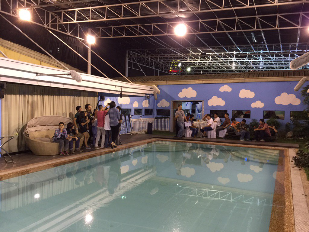PBBabscbn's tweet photo. Now happening: Thanksgiving party sa bahay ni Kuya :) https://t.co/1XJm02cPuW