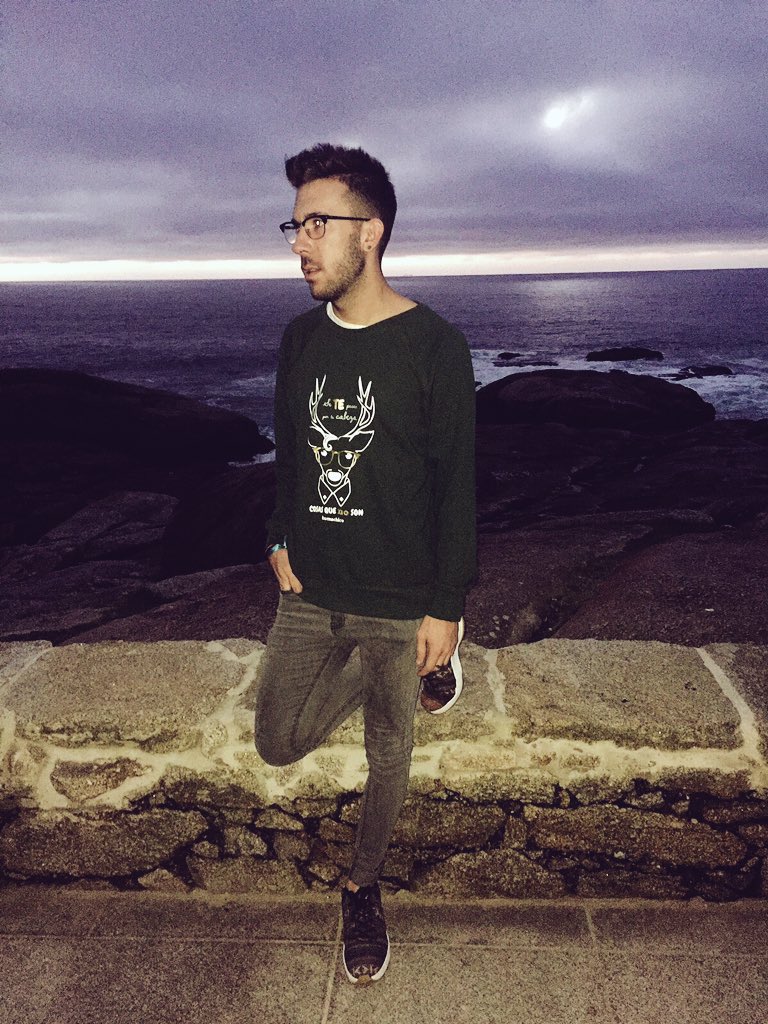 buenachic_'s tweet photo. Estilazo de Adri con su #sudadera #buenachica #ciervo 
#túeresnuestrocelebrity
😍 https://t.co/qB7OZaB632