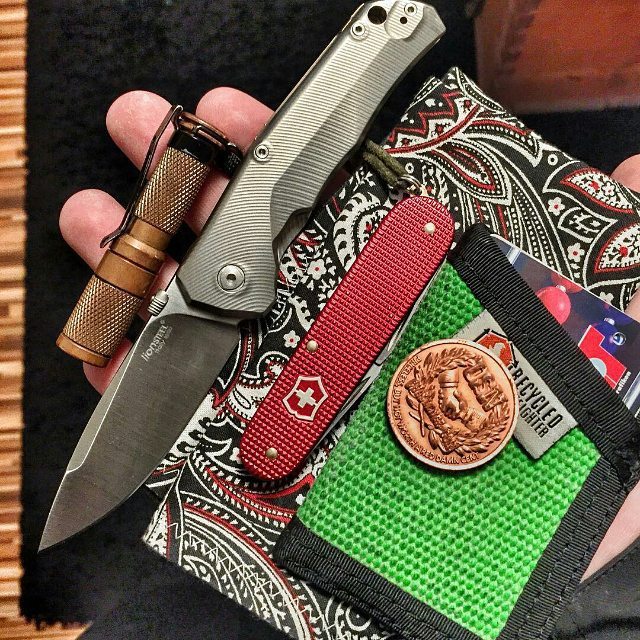 EnvyWatches's tweet photo. From @doomboxedc - Daily dump #Victorinox #VictorinoxAlox #bluelabelhanks #Recycledfirefi… https://t.co/I8ftuAazUQ https://t.co/DyLaKTukLb