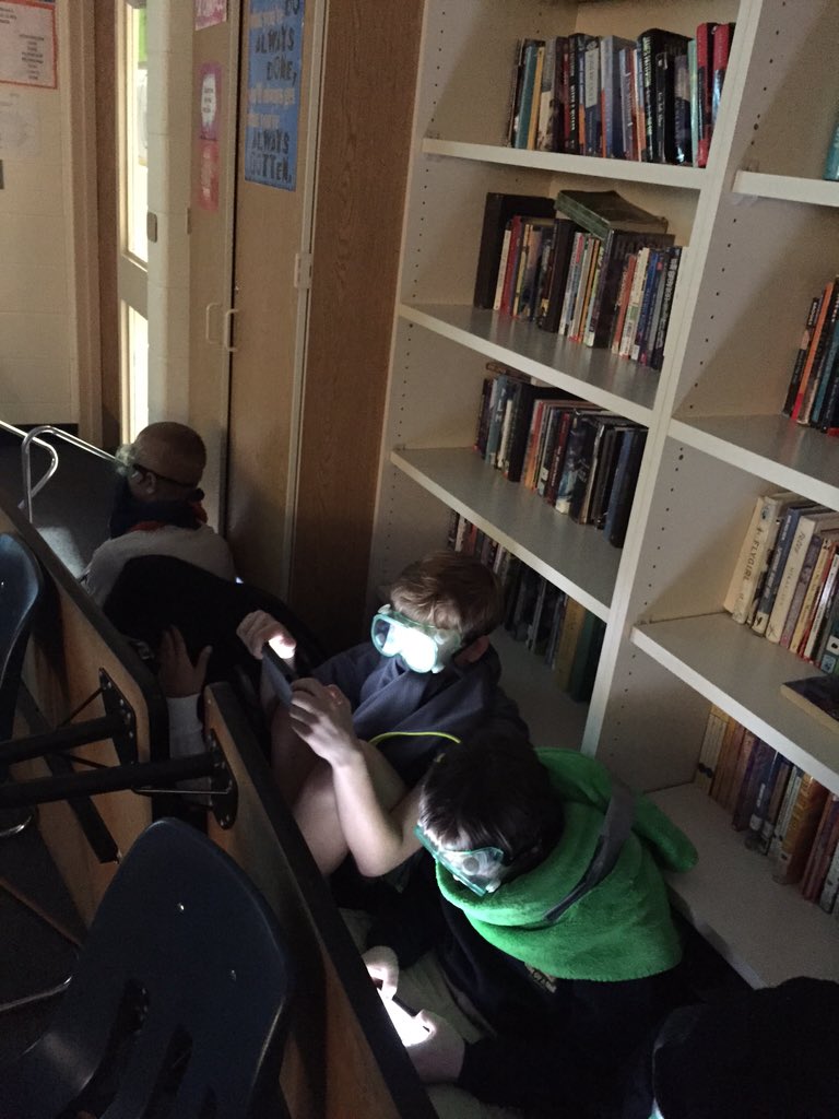 kpow100's tweet photo. Experiential lesson on WWI trench warfare, remembering those who served. #VeteransDay #WWI @HBMBears @DaveKeenanD47 https://t.co/h5hSeE7DvK
