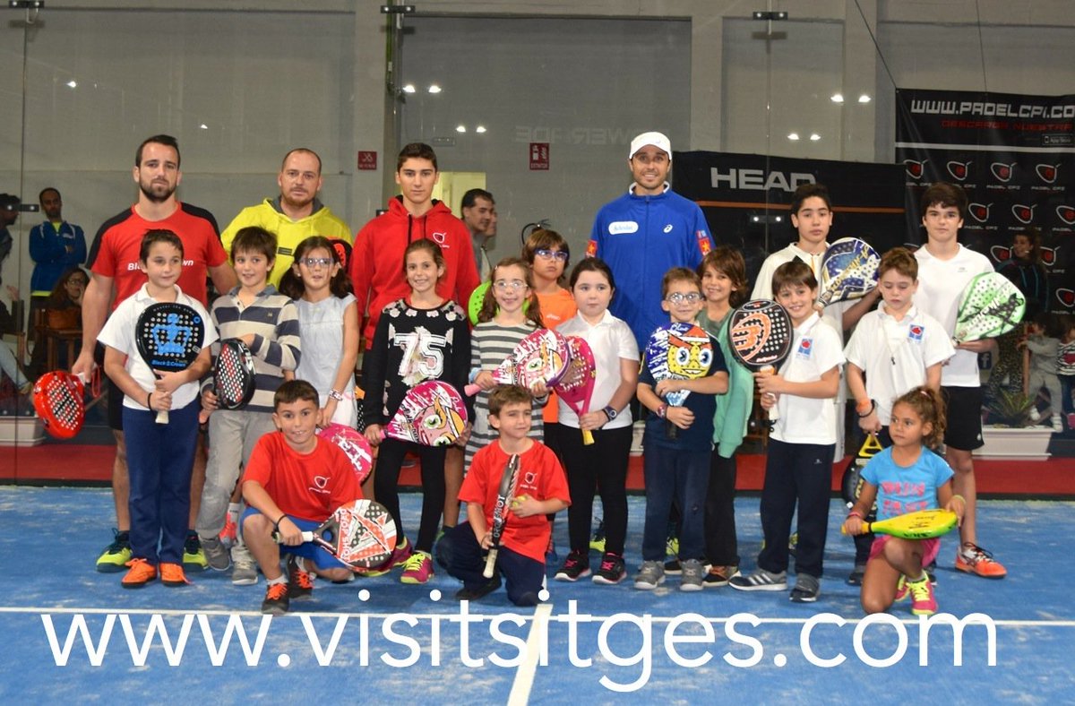VisitSitges's tweet photo. Ayer el campeón mundial Fernando Belasteguin "Bela" en la inauguración del Padel CPI Indoor. https://t.co/Ti0xKNpwcz https://t.co/TEETW1gDDg