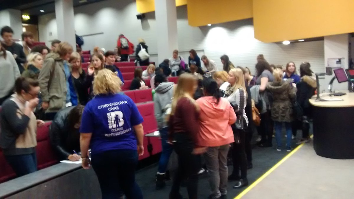 SHSB1000Lives's tweet image. This is queue to join up #peerguide #awesome #shsconference @SHSBangor enjoyed breakout session TY @AnnWilliams6