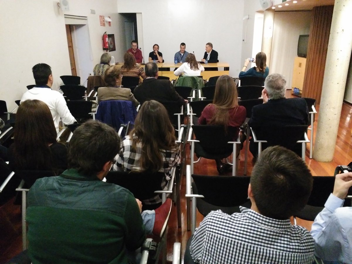 AreaEmpleoFSMLR's tweet photo. Mesa de debate sobre #trabajocolaborativo en el #forodeempleo de @LanzaderaSoria  #creercrearcrecer https://t.co/YOepFxtUo0