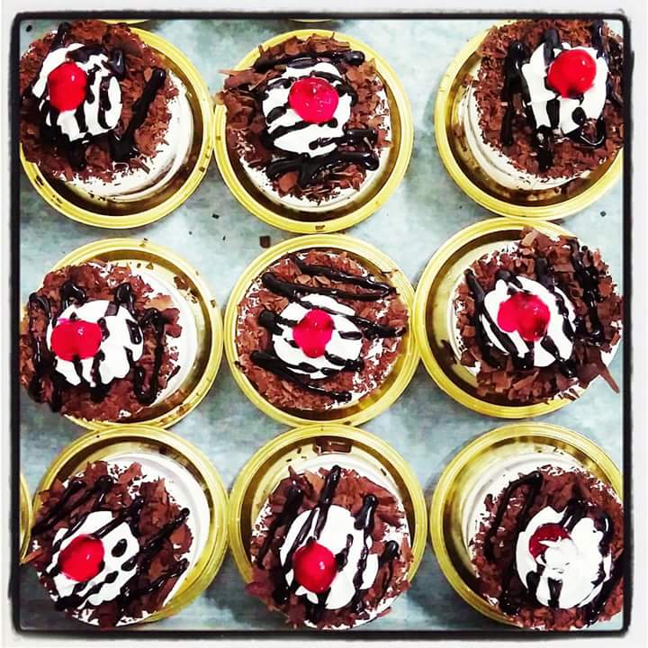 WiltonPatisseri's tweet photo. #Treat your #lovedone with a #blackforest#cake, on your #nameday!!#individualcakes#delicious#sweets #greatideas https://t.co/ProPKKltnO