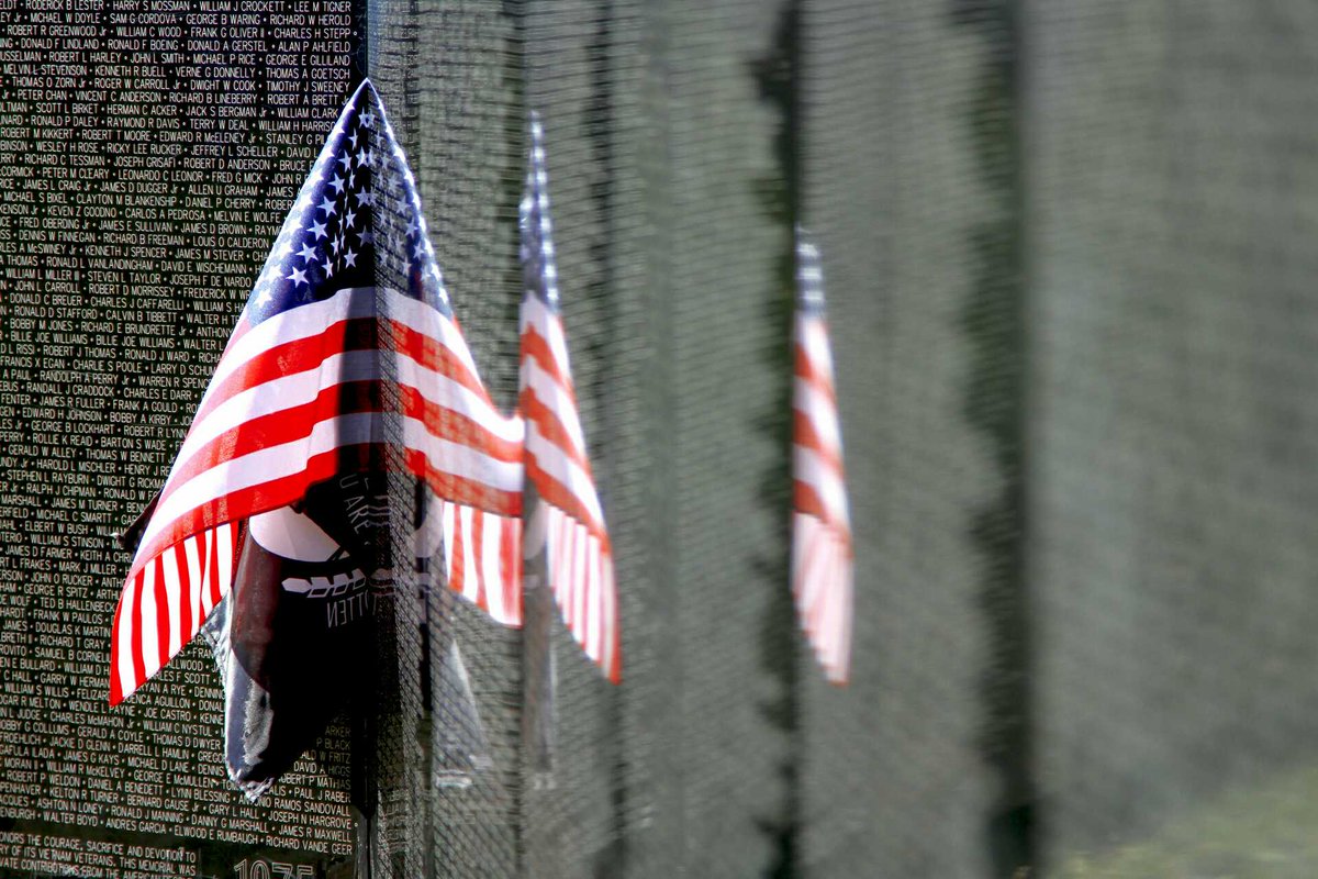 WestPoint_USMA's tweet photo. Today we honor all veterans who have risked or sacrificed their lives to protect our freedoms. #VeteransDay https://t.co/Mdp5icvije