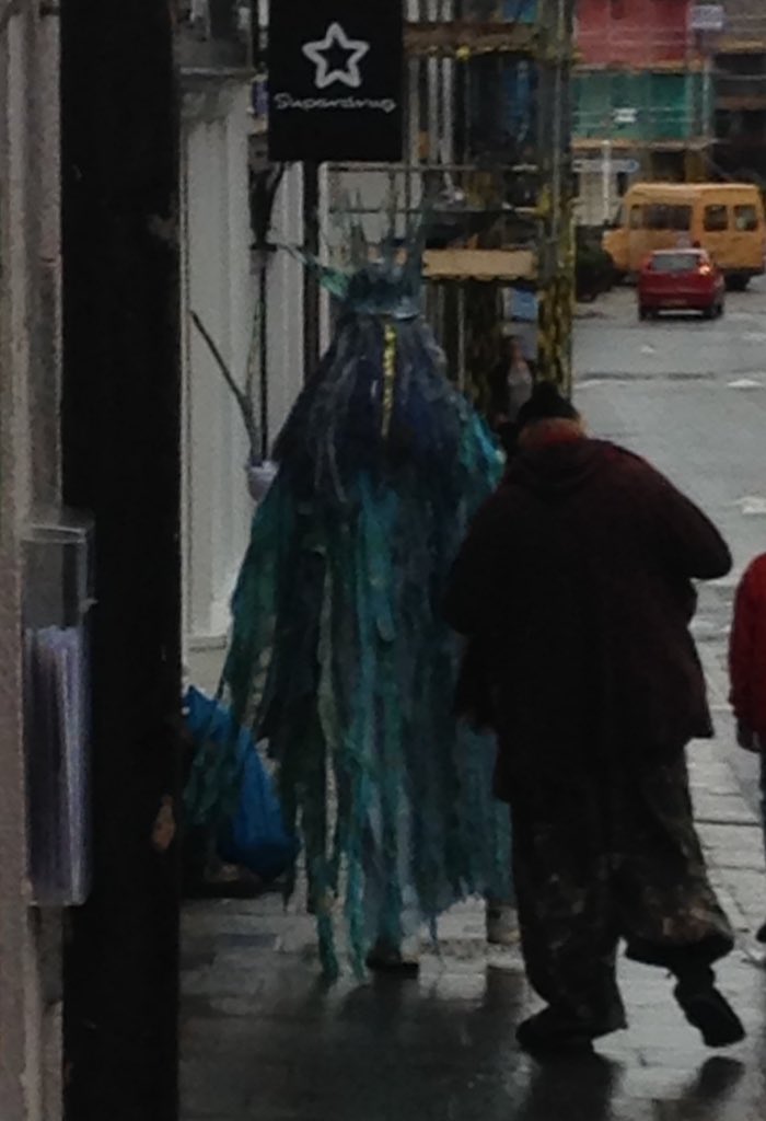 cranchs1869's tweet image. Soooo "King Winter" just strolled past the shop #OnlyInTotnes