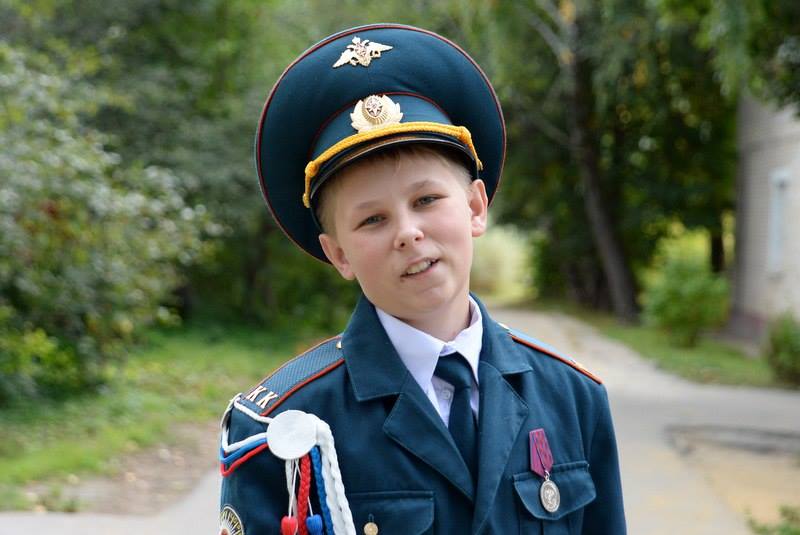 a_persev's tweet photo. 13-летний Саша Лобко  его младший брат Ваня спасли из горящего дома двух малышей. #подвиг #мужество  #кадеты https://t.co/pz1tMv1MWR