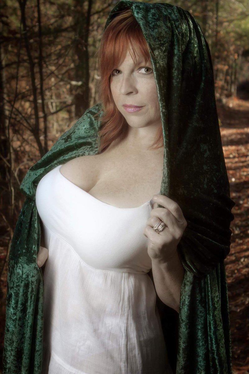 DebbieGee67's tweet photo. "Redheads are like other women – only more so."
@moztoo / @DebbieGee67 #redheads #autumn #naturalbeauty #RealWoman https://t.co/6PmFgAwBWX