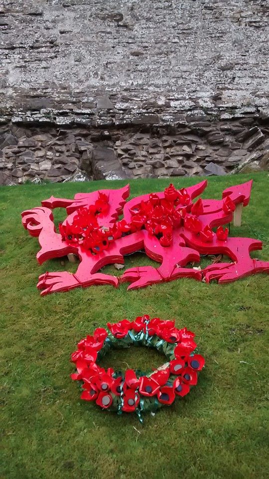 PoppyWorkshops's tweet image. Yes! The rain held off for our little artists to see their work in place !
#PoppyAppeal @BlindVeterans #conwycastle