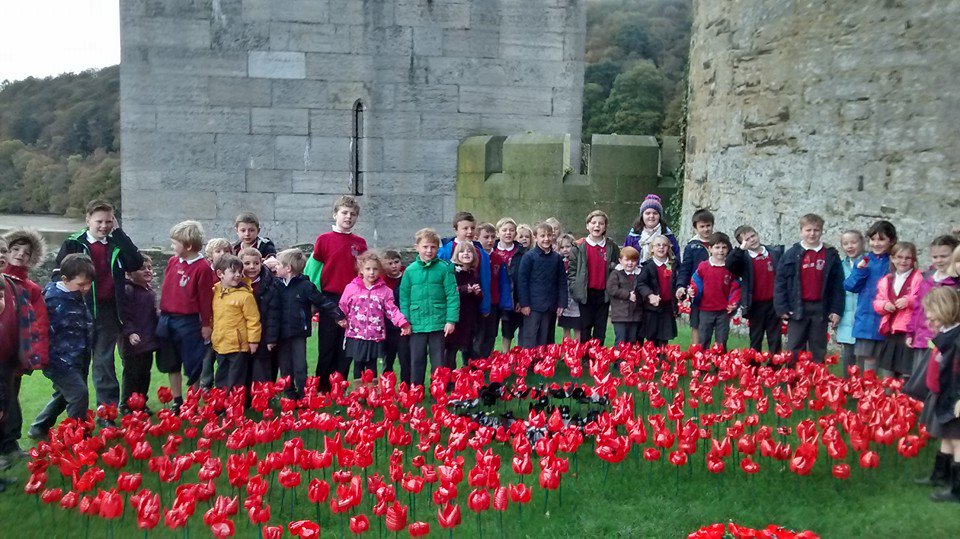 PoppyWorkshops's tweet image. Yes! The rain held off for our little artists to see their work in place !
#PoppyAppeal @BlindVeterans #conwycastle