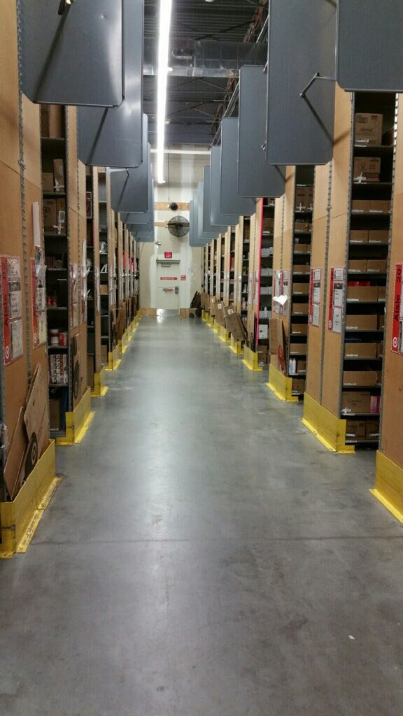dustylee1987's tweet photo. So proud of the Log team at #2186!  Small but mighty team 2200 pushed and back stocked!  #lovemyteam @maxwellwiller https://t.co/OrOgn4K7xv