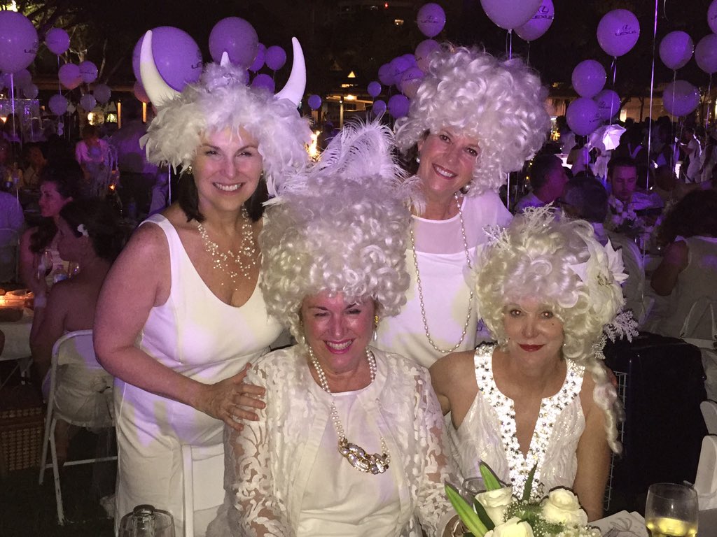 thingstodopb's tweet photo. More moments from Diner en Blanc #debwpb2015 https://t.co/Oc3qKK6eBp
