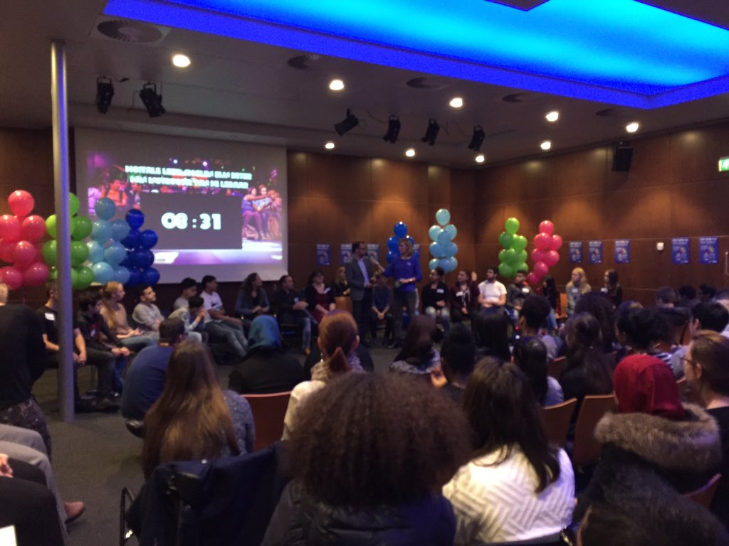 StichtingION's tweet photo. Rotterdamse leerlingen battelen @OWD2015 #IONDeBattle "Zijn digi leermiddelen beter dan instructie van de leraar?!" https://t.co/wSRpZVe5vK