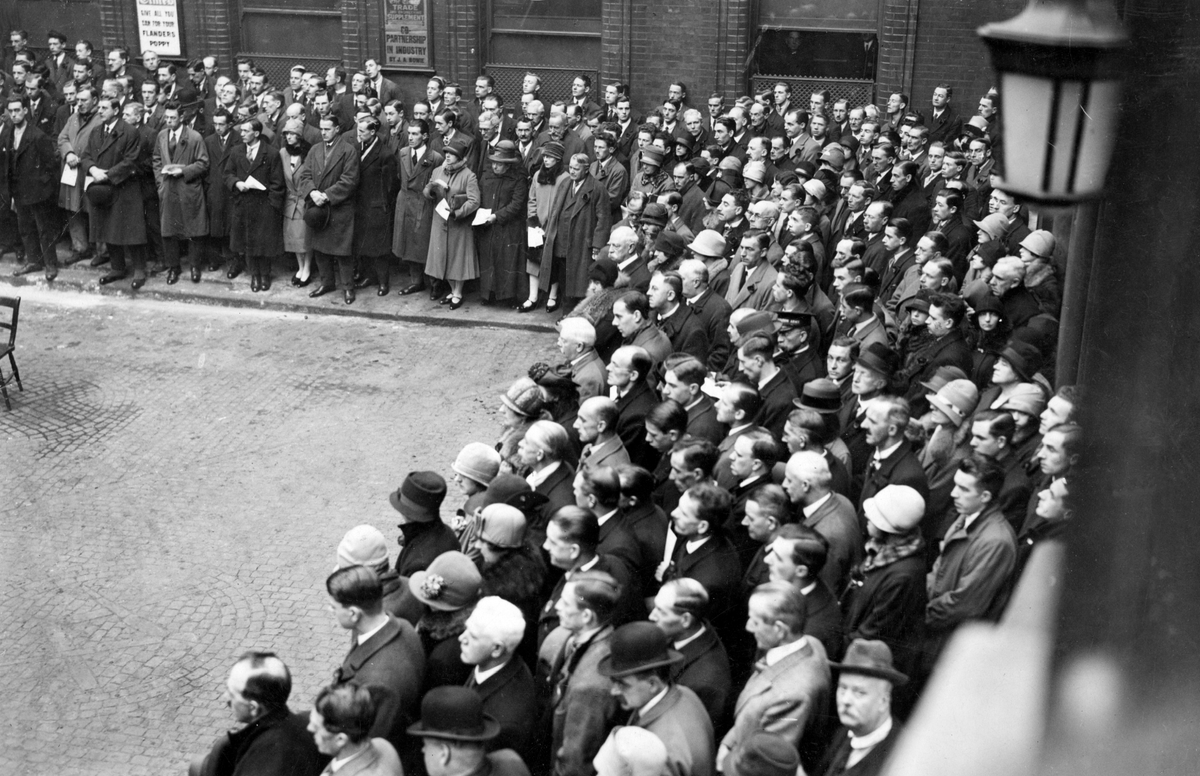 NewsUK's tweet image. #ArmisticeDay in Printing House Square 1927 via @thetimes @newsukarchives #instagramtakeover goo.gl/rakXe6