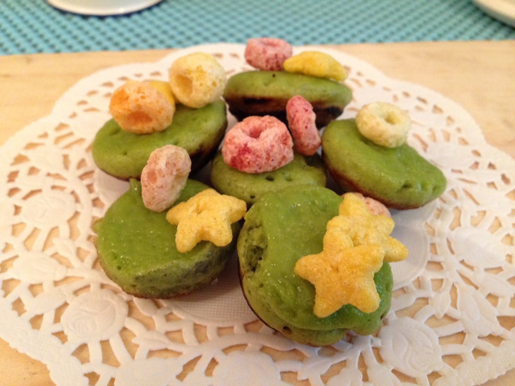 LinzKitchen's tweet photo. Kue minta dicubit π warna ijonya menggoda..ditambah taburan honey stars yg crunchy bikin mood km happy #LinzKitchen https://t.co/SzIBrVm1RX