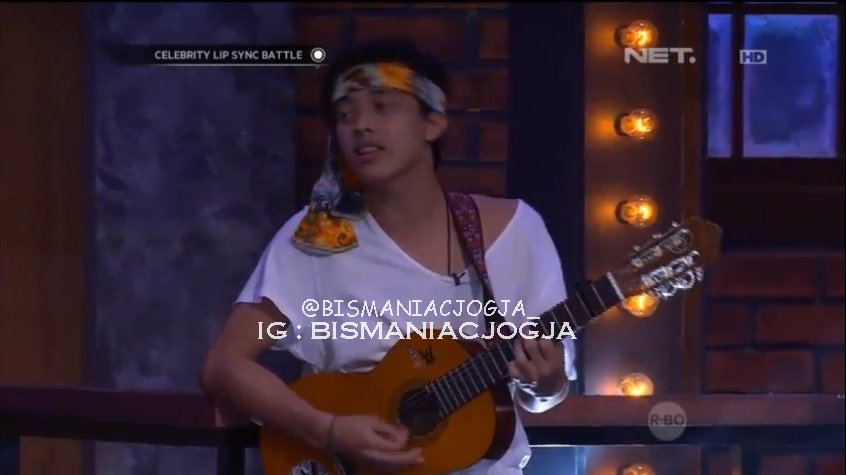 BISMANIACJOGJA_'s tweet image. @bismakarisma tampil unik dengan gitarnya ani. #NETCLBI_Bisma