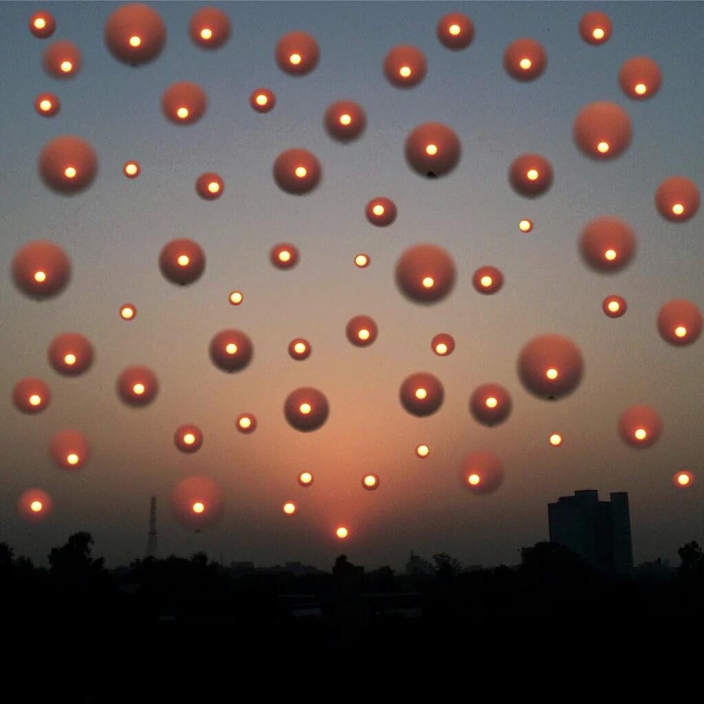 मिटे अंधेरा  अन्तर्मन  का  
सकल विश्व ज्योतिर्मय हो ।
सुख-समृद्धि वरसे निशि-वासर 
 ज्योति -पर्व मंगलमय हो।।