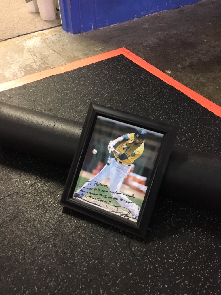 rcurrie29's tweet image. @David_DeJesus3 great to see you back in @PF_Train_Insane getting your early work foam roll in! #LeaderByExample