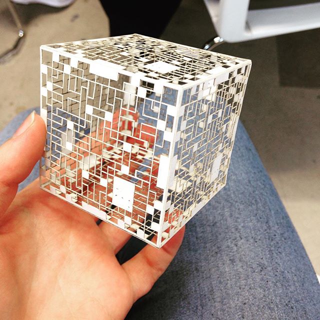 MakerGirlSV's tweet photo. This is only one piece of paper #LaserCutting #Djcad #Example #PaperCraft 📷: @rowanjack https://t.co/xprN597yCm