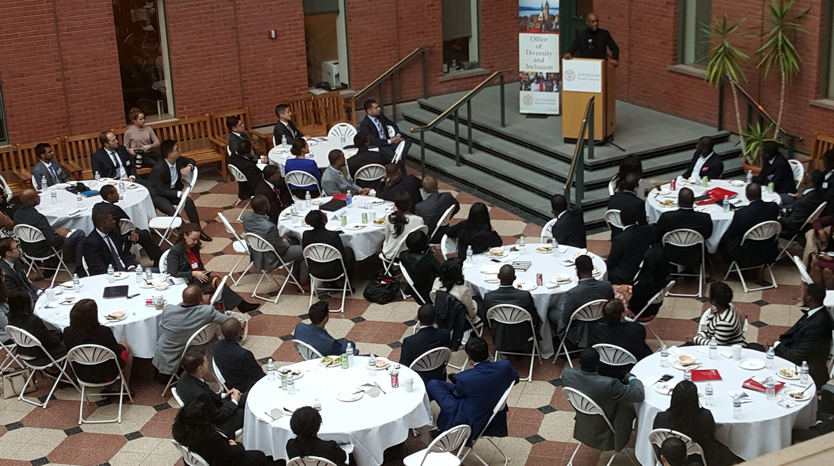 CornellMBA_CMC's tweet photo. Great presentation by @CaseyGerald founder of @MBAxAmerica for prospective &amp; current @CornellMBA students #JMB2015 https://t.co/Yg2w9OY2Eg