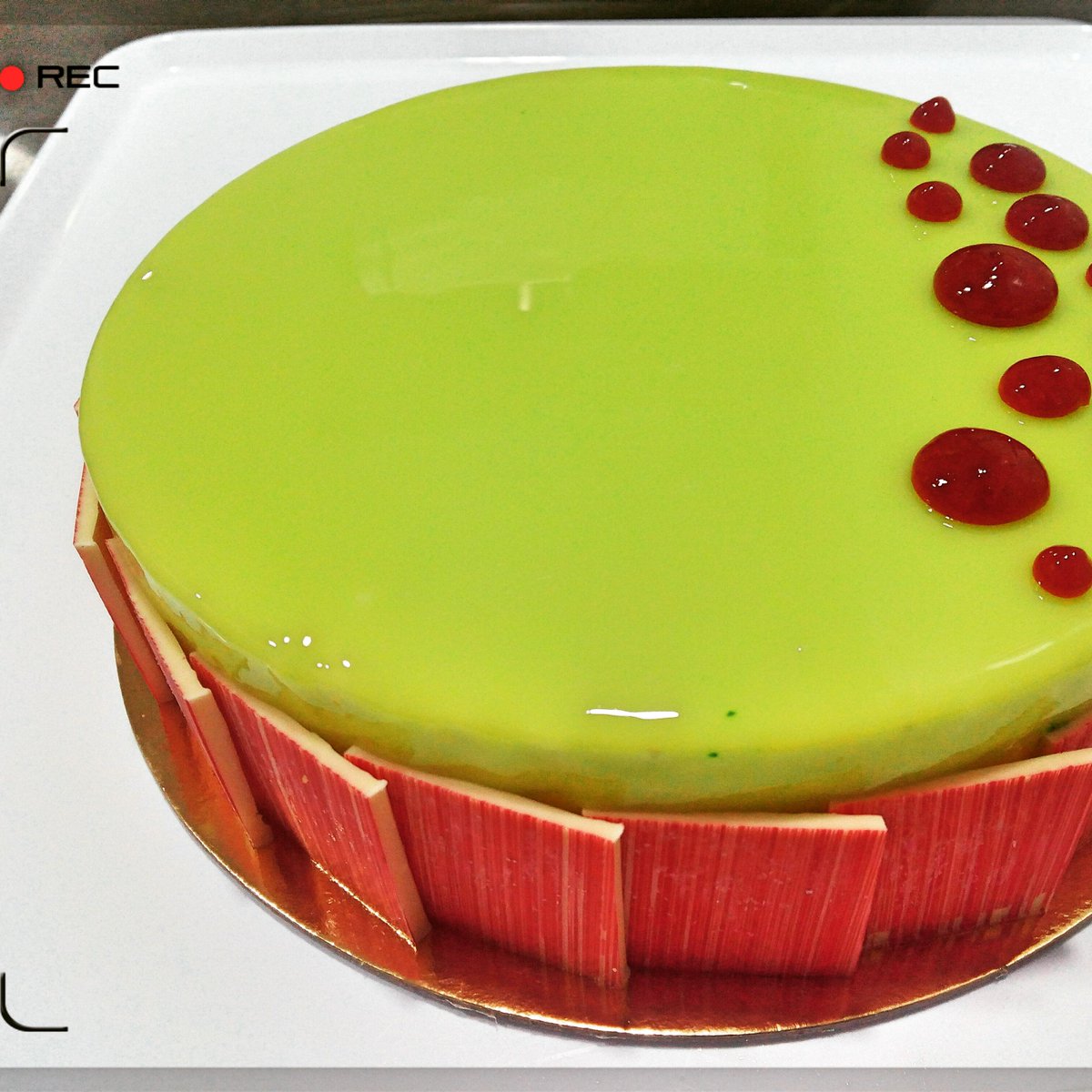 TopSucre's tweet photo. Sabíais que hacemos tartas de nuestras monoporciones más solicitadas?Mojito para todos! #glutenfree #tartas #boda https://t.co/ndbMUF6zn1