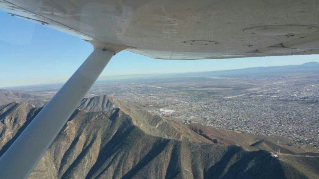 ShareAviation's tweet photo. #ShareAviator Julio Leal shared this awesome #wingwednesday shot on the SA feed #flywithaopa #avgeek #genav #fly https://t.co/NgdN3HkWx8