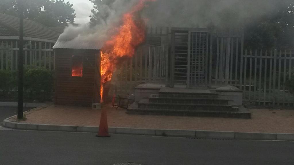 Linley_Barends's tweet photo. UWC up in flames #UWCShutDown https://t.co/r9ekf8cddl