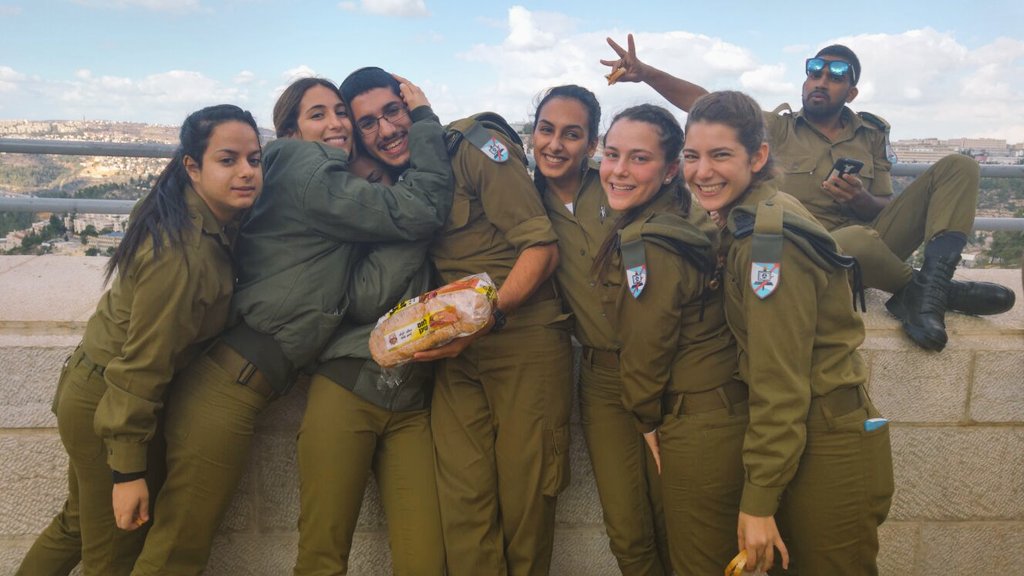 its_yarden's tweet photo. בודק כ"ז החיים שלי ❤ https://t.co/6bTkthctZA