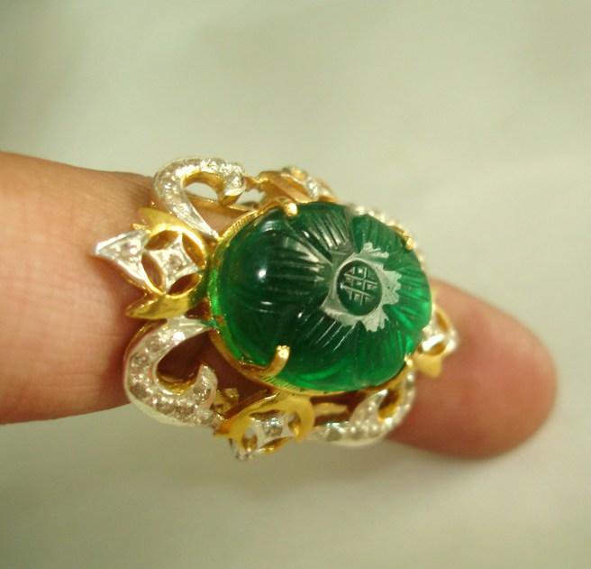 2_bluestarmom's tweet photo. 20ct Natural Carved Emerald .75ct Diamond Statement 18k Gold Ring #fashion #jewelry https://t.co/OP9PhCDWiW  https://t.co/L3nDsygsQV