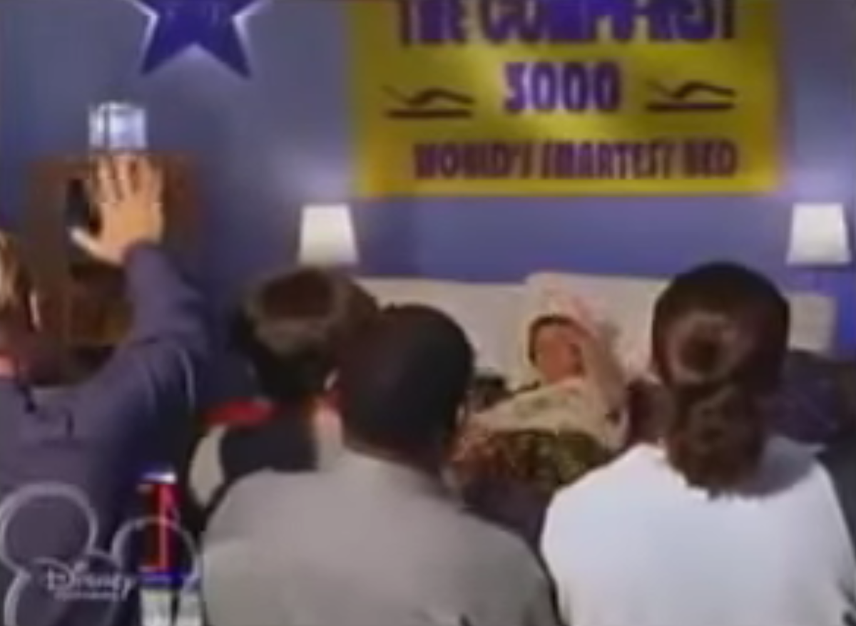 thisjenlewis's tweet photo. Hey, remember that Even Stevens episode where Shia LaBeouf voluntarily slept in front of an audience for 48 hours? https://t.co/cMx2heO54W