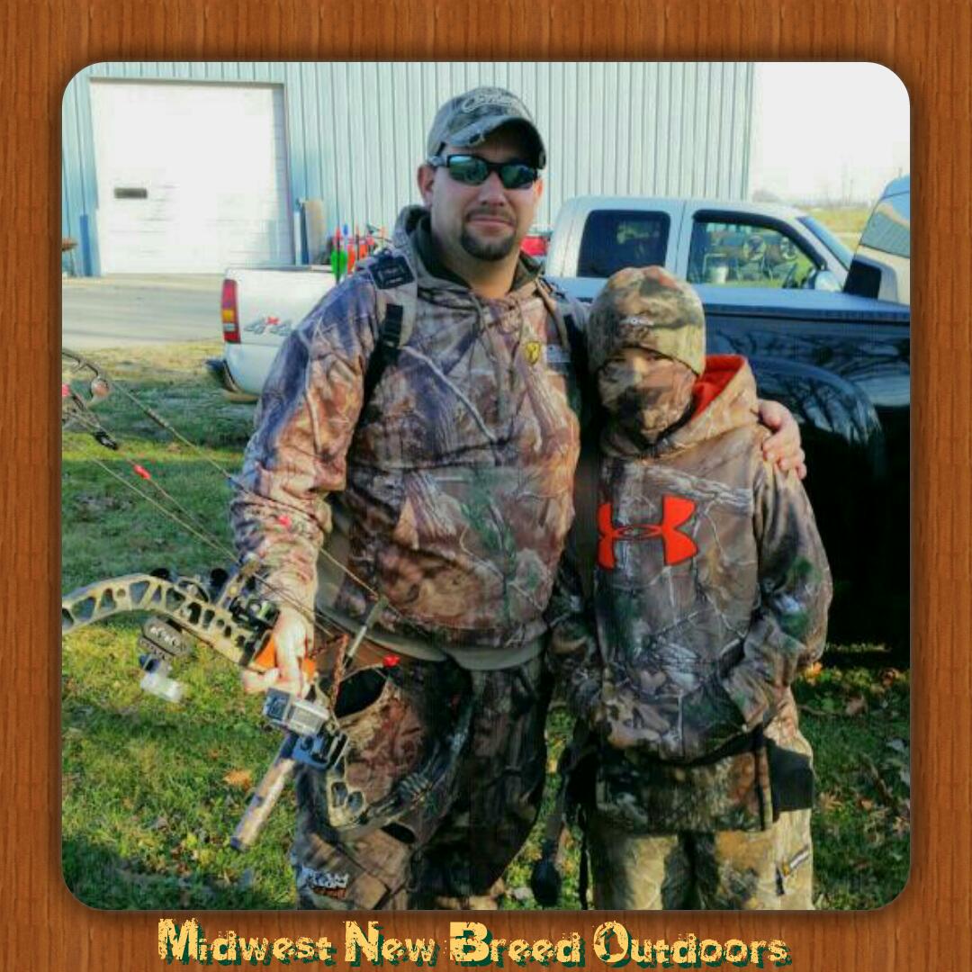 MidwestNewBreed's tweet photo. Adam and his son getting ready to hunt! https://t.co/htFNVrZfl0