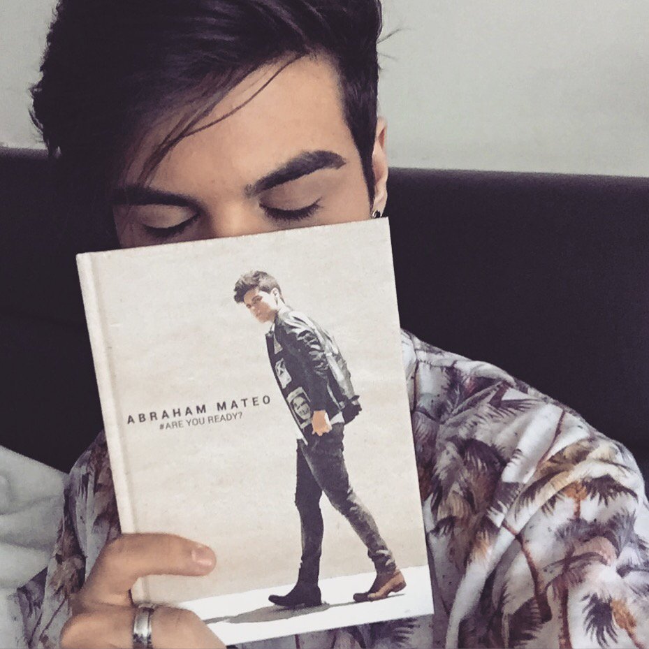AbrahamMateo's tweet photo. #AreYouReady? Ya está en mis manos. Va por ti abuelo. https://t.co/FtGJ4AtzTz