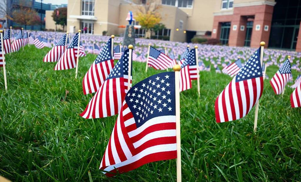 FairmontState's tweet photo. Hundreds of flags on the Education quad. Thank you veterans! #veteransday #campus #Fairmon… https://t.co/EXaIkYQIce https://t.co/ANdtdM83JK