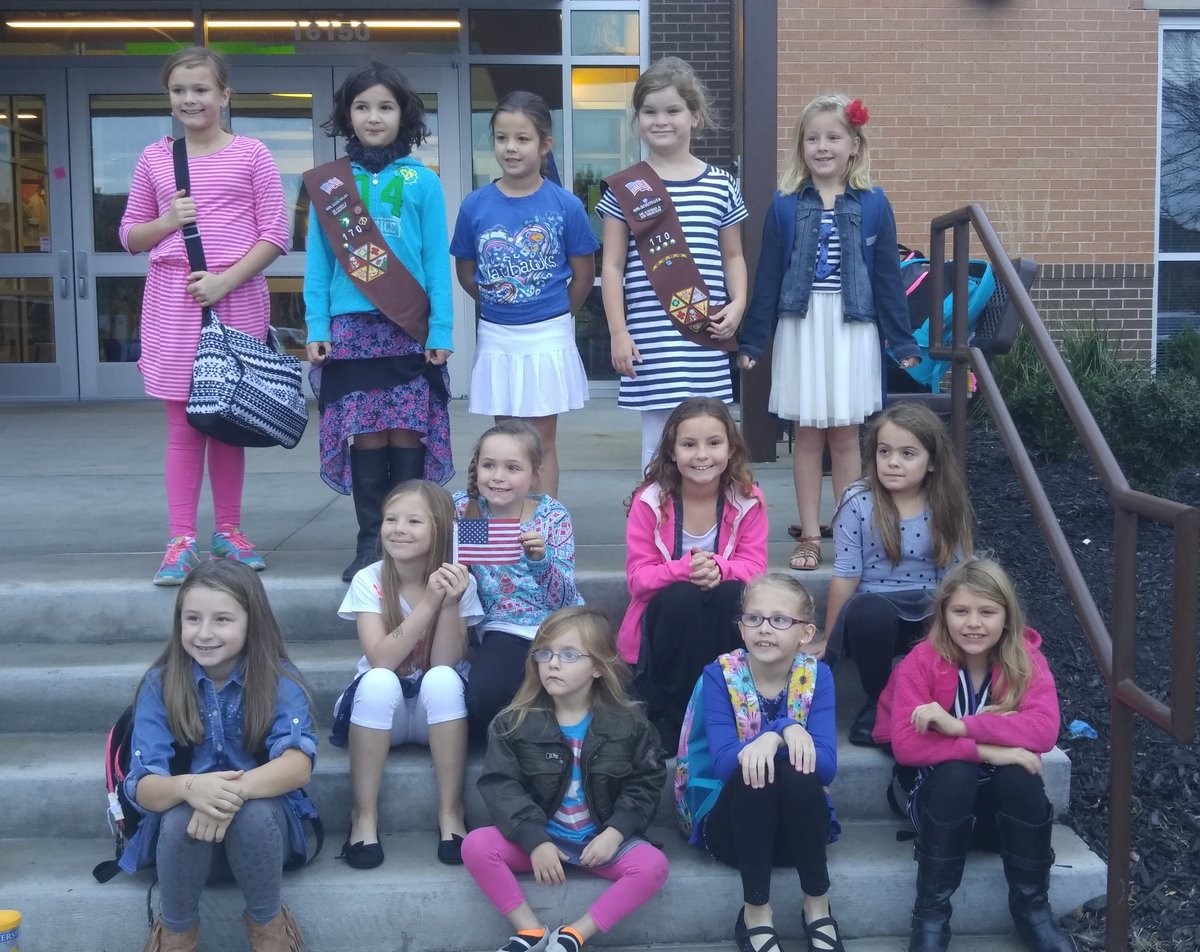 mamapookie2's tweet photo. #VeteransDay #Arbor Creek Elementary https://t.co/DzauWmgyaT