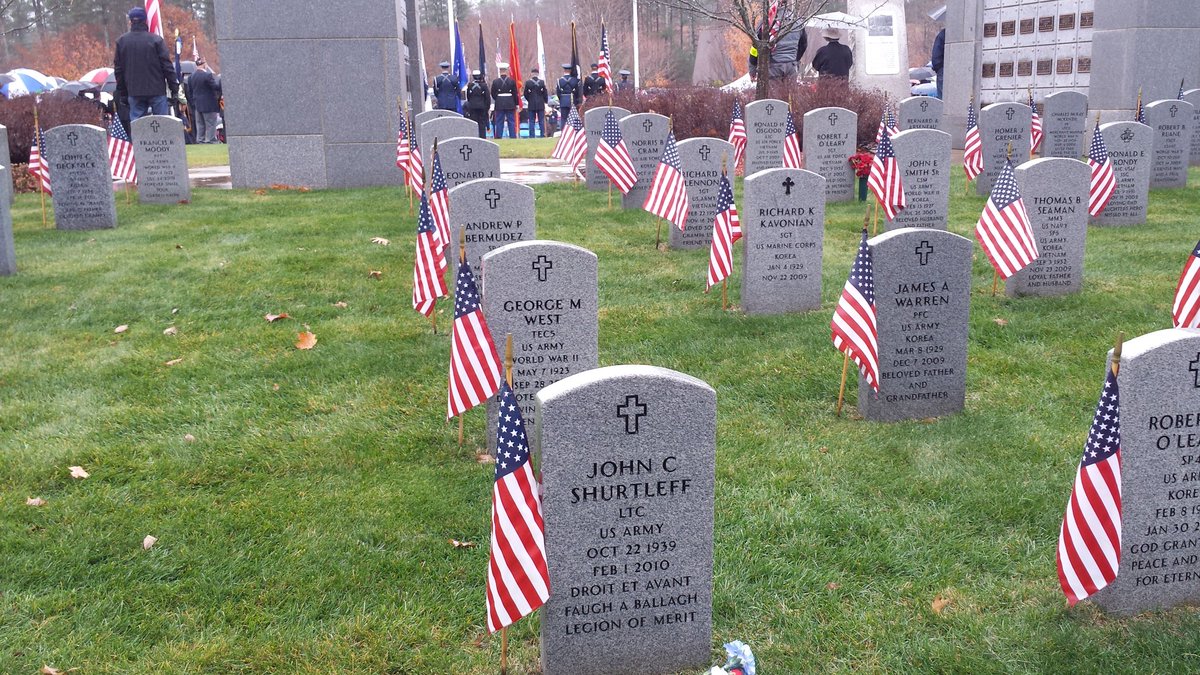 ShurtleffSteve's tweet image. On a cold and rainy day it's  good to see the turn out at the Veterans Cemetery to honor our state's veterans.