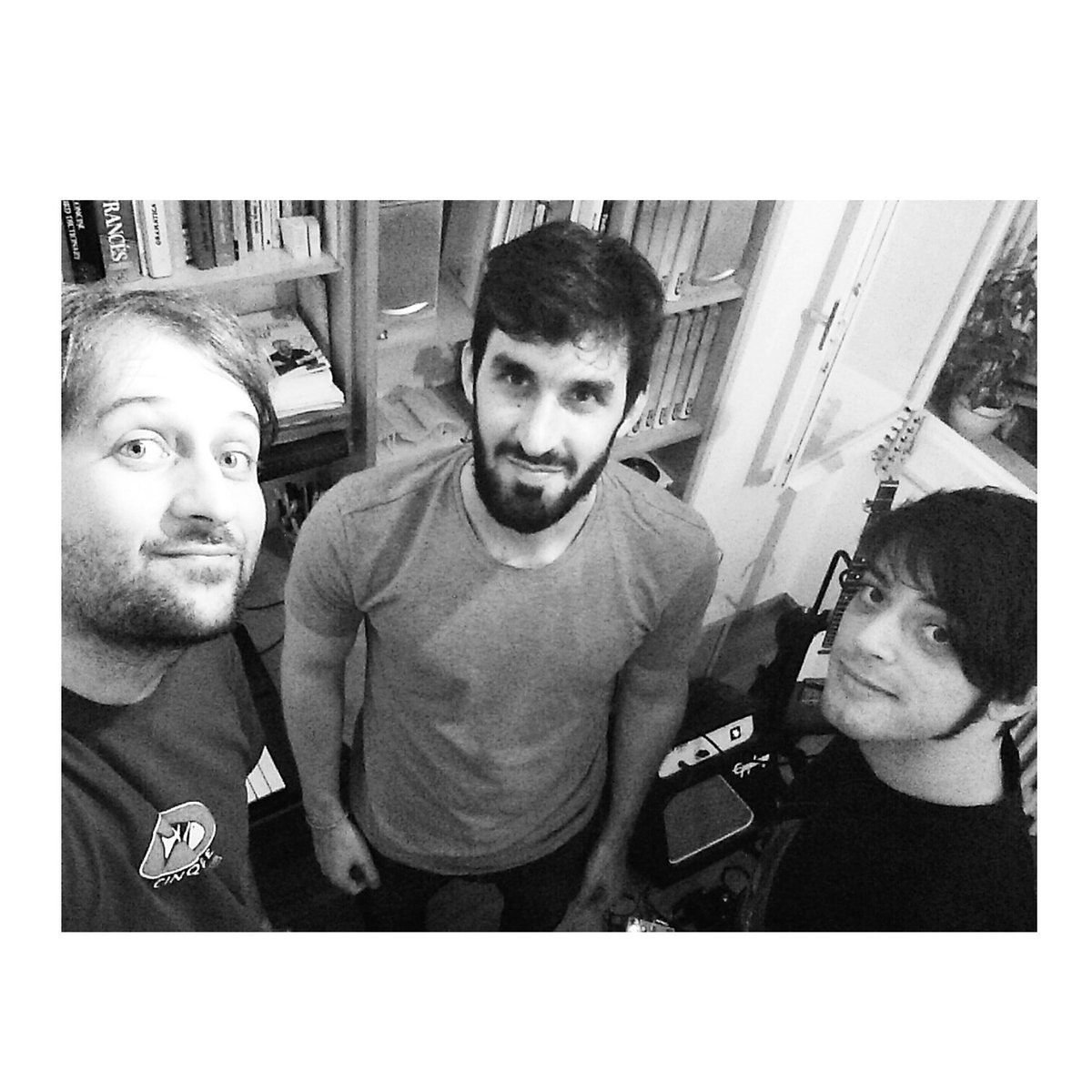 alex_matia's tweet photo. Celebramos #LosDefectos en @CervantesyCia este sábado 14 (20,30) Últimas entradas!
https://t.co/4LEwfLiCgO https://t.co/tEcUSIkgrv