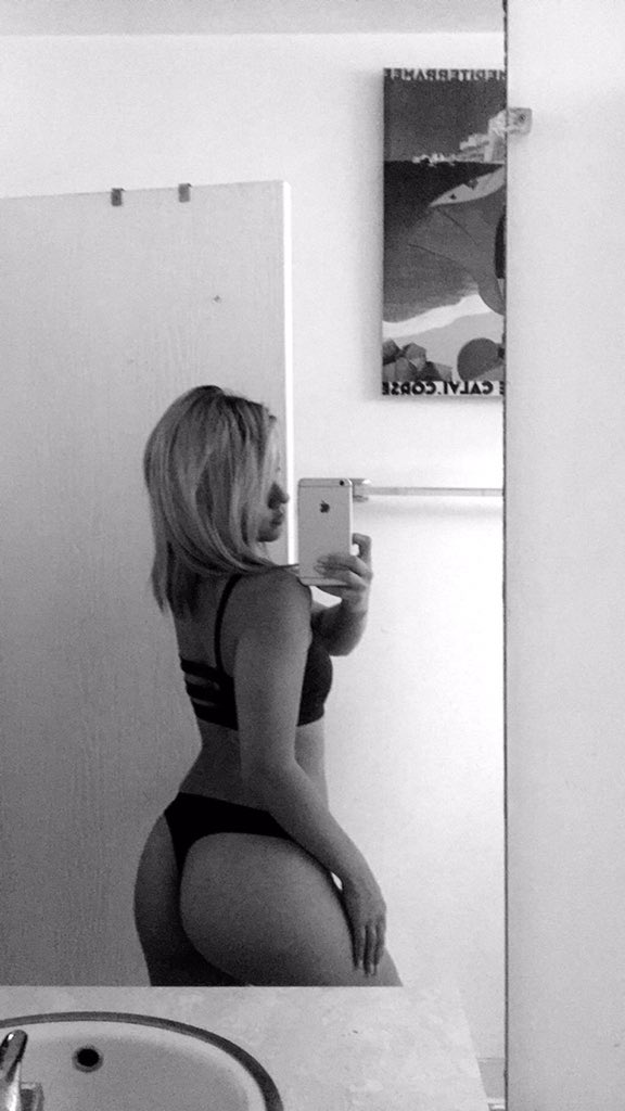SEXMEPAPl's tweet photo. Steal anyone's private snaps 💀😩 👉🏽👉🏽👉🏽 https://t.co/FWGvdq59G1 https://t.co/jgGqFxA6jt