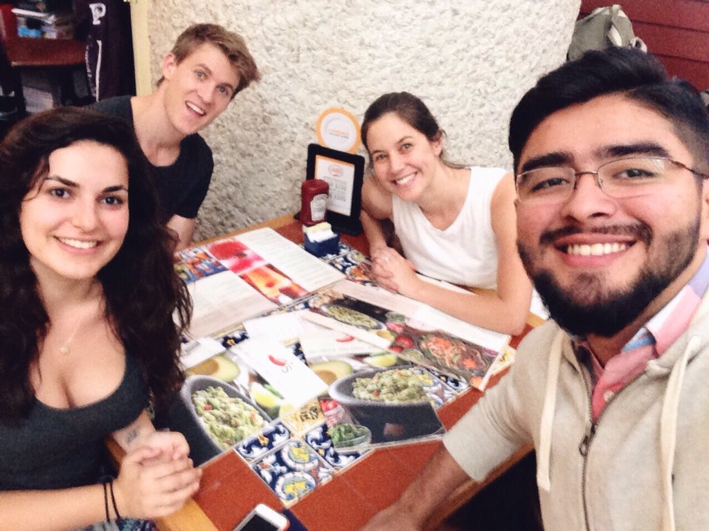 williamsanchez_'s tweet photo. @RayaWasHere @angelamillerza  @nickmillerza it was very nice meeting you guys. Enjoy Acapulco! https://t.co/QYmVRlXqnS