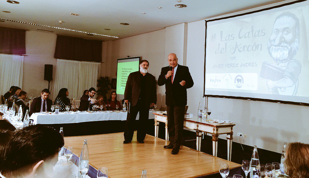 JavierPerezARGI's tweet photo. Con José Juan Vila, presidente de @CarneAvilaIGP en #LasCatasDelArcón en @LaVegaHotel https://t.co/ih48WDv27r