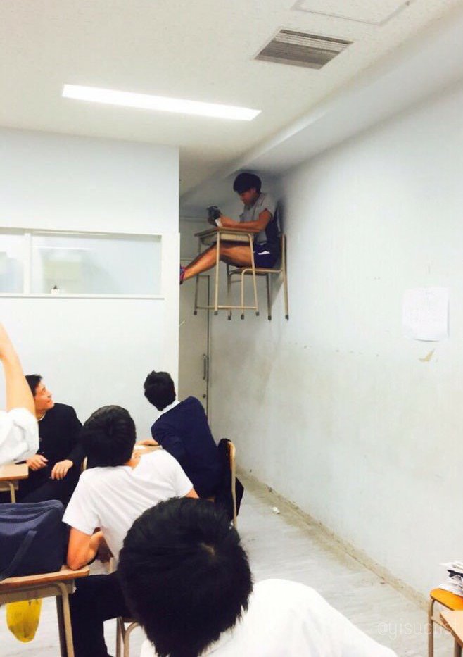 yisucrist's tweet photo. cuando t portas mal en clase y el profesor ya no sabe donde coño ponerte https://t.co/GMxxObM2h7