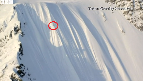 🎿😱

Watch the moment a professional skier fell 400m down an Alaska mountain. 

bbc.in/1NKN7Uz