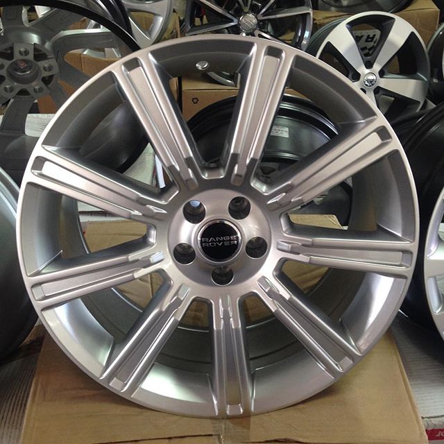 ColonialRacing's tweet image. Lançamento!!! Roda aro 20 da Evoque!!! Disponível para Discovery Sport; Evoque e Freelander.  #colonialracing