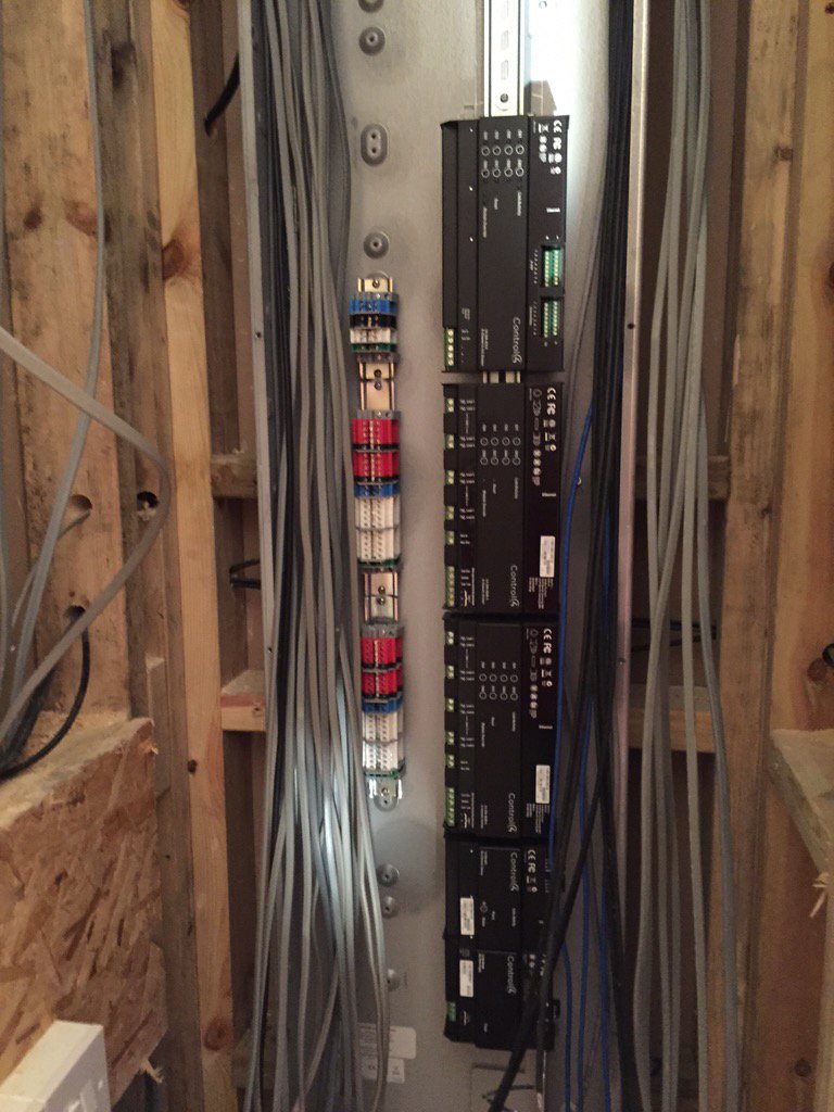 dugdalescom's tweet image. Smart home in the making #liveinstall with @Sonos @Control4 @PhilipsHue #ribblevalley #lancashire