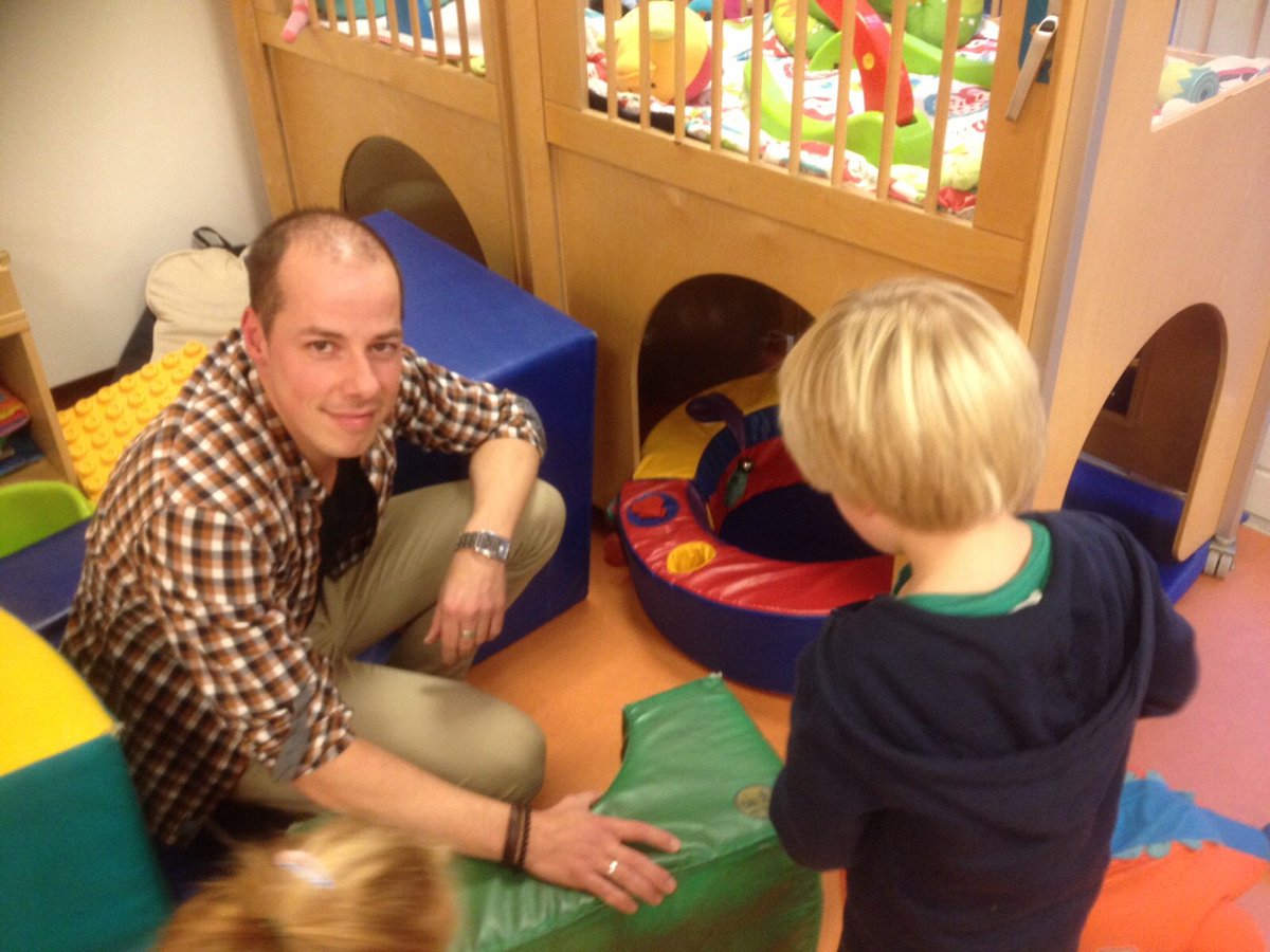 RTLnieuws's tweet image. Man in de #kinderopvang: Zet Robert M. uit je hoofd. 'Mannelijk rolmodel is belangrijk' rtlnieuws.nl/nieuws/binnenl…