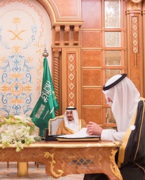 #وطن_الشموخ  ي علم نحشمك ونقّدر مقامك  الوطن هذا سموه من سموك رمز والواجب على الكل احترامك والوطن ماينهضه إلا علوك 💚