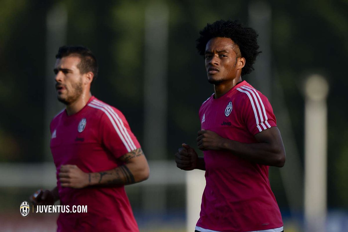 juventusfc's tweet photo. Dieci giorni a #JuveMilan, ma @cuadrado, @Sturaro_Stefano e #AlexSandro sono già concentrati per la sfida! https://t.co/avdx1qtBgs