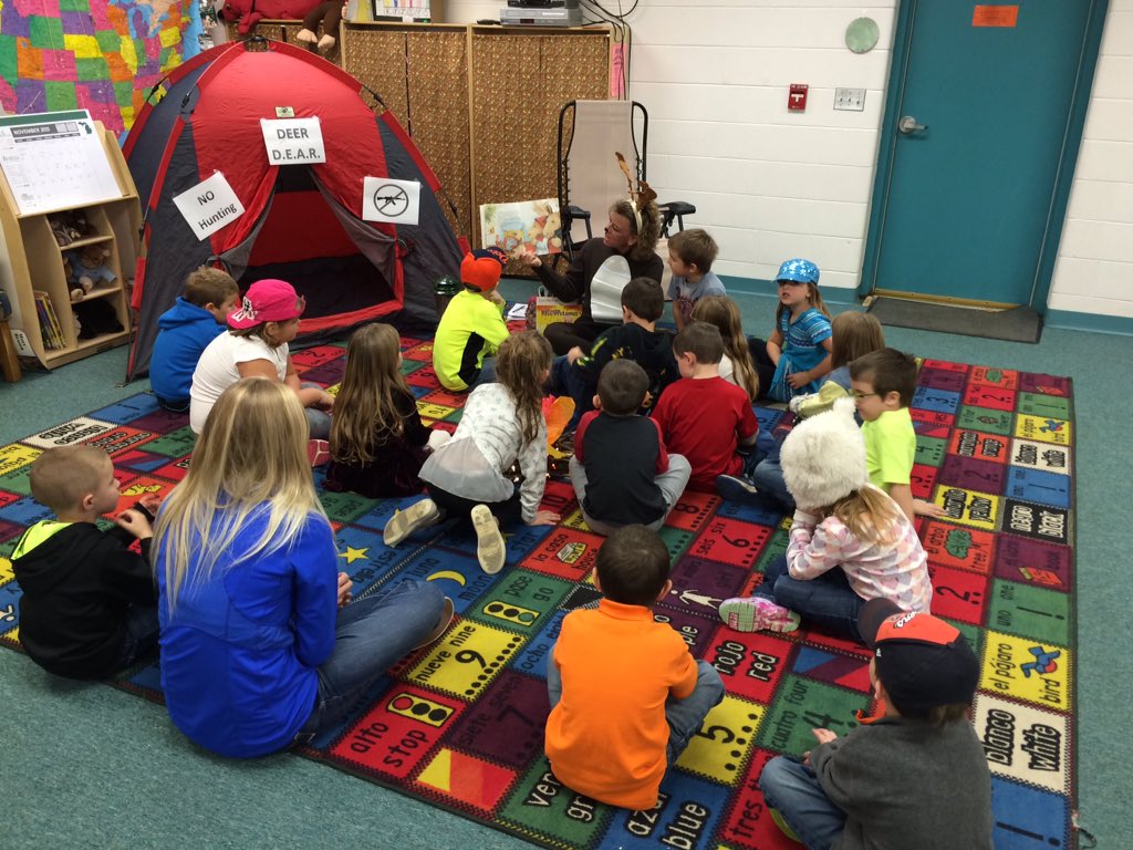jjlafollette's tweet photo. Pre K kids enjoying a story being read by their principal!  #youngReaders #@HHCometNation #bookitprogram https://t.co/YyJp7NRl1V