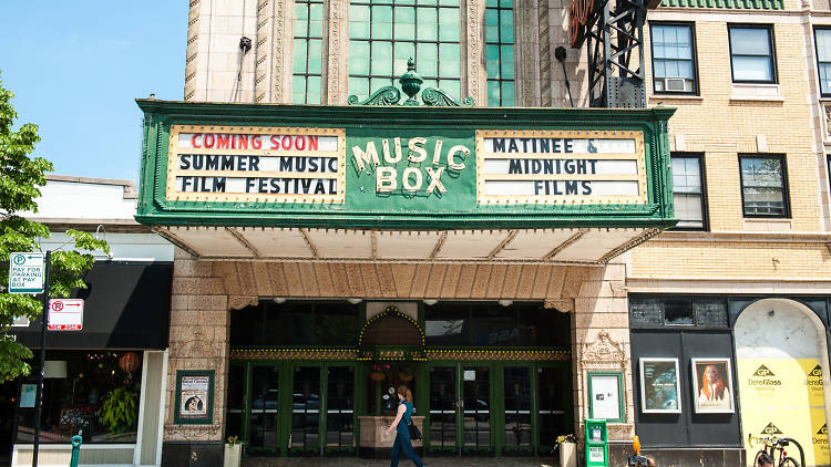 yellowcabchi's tweet photo. Check out #Chicago's #local #favorite #movie #theaters like @musicboxtheatre and more! https://t.co/HKuQeplKLn https://t.co/uUKbMYpRSi